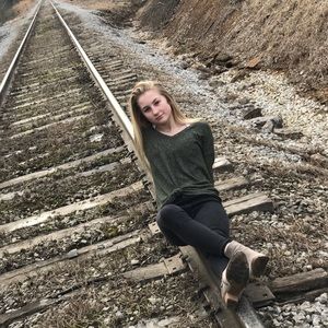 Meet your Posher, Olivia